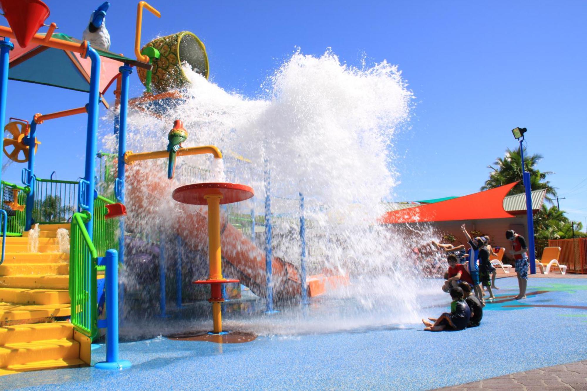 Ingenia Holidays Cairns Coconut Dış mekan fotoğraf Wet 'n' Wild Water Park