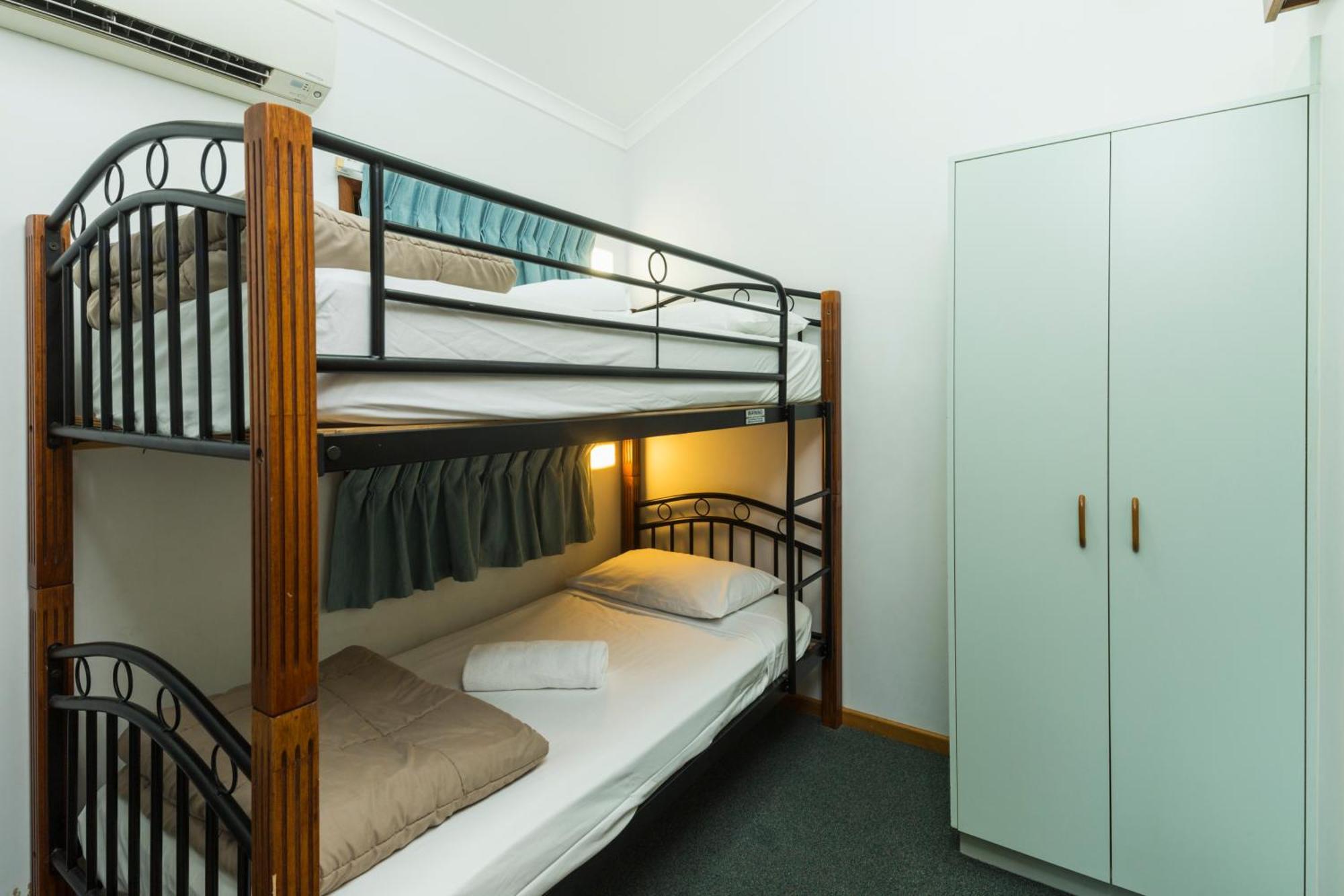 Ingenia Holidays Cairns Coconut Oda fotoğraf A bunk bed
