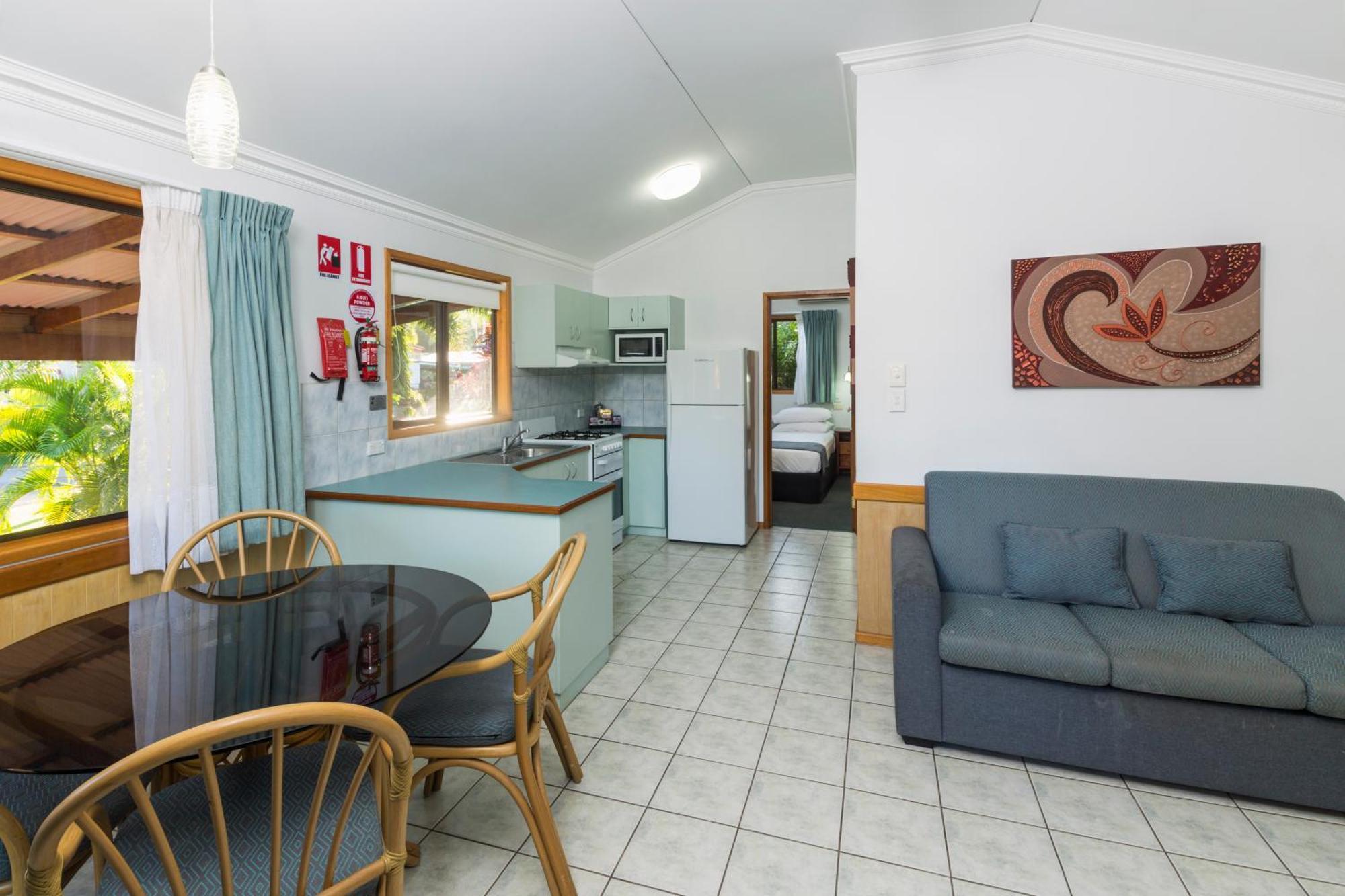 Ingenia Holidays Cairns Coconut Oda fotoğraf A typical two-bedroom villa at a holiday park