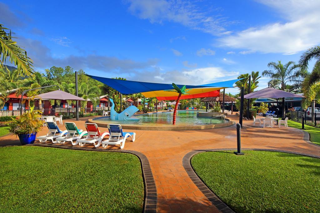 Ingenia Holidays Cairns Coconut Dış mekan fotoğraf The swimming pool at the resort