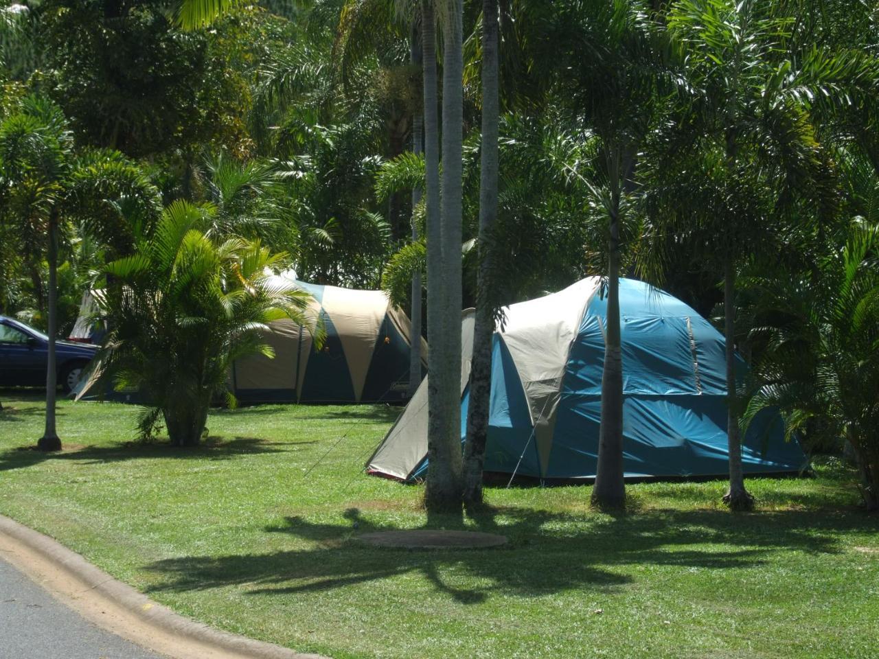 Ingenia Holidays Cairns Coconut Dış mekan fotoğraf Camping at the park