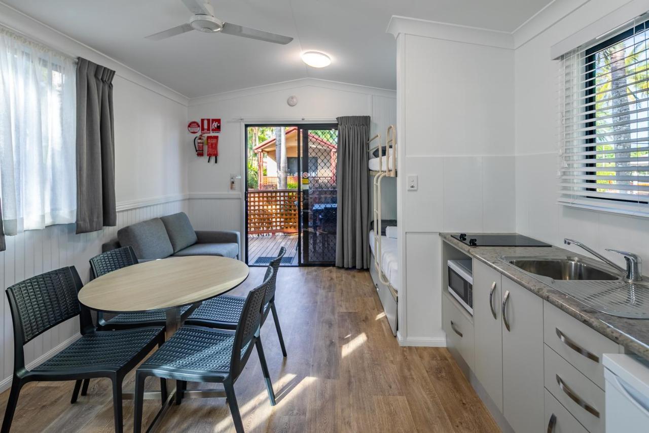 Ingenia Holidays Cairns Coconut Dış mekan fotoğraf A typical interior of a manufactured home