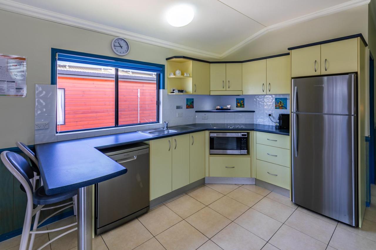 Ingenia Holidays Cairns Coconut Dış mekan fotoğraf A modern Australian kitchen