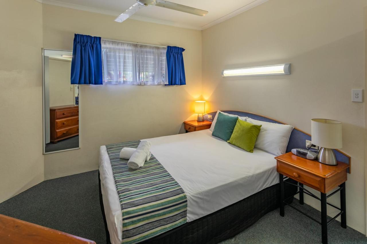 Ingenia Holidays Cairns Coconut Dış mekan fotoğraf A bedroom at the motel