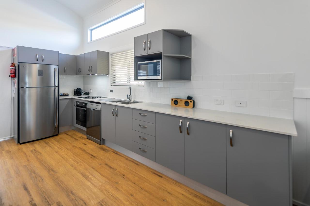 Ingenia Holidays Cairns Coconut Dış mekan fotoğraf A kitchen in a student apartment at the University of Western Australia
